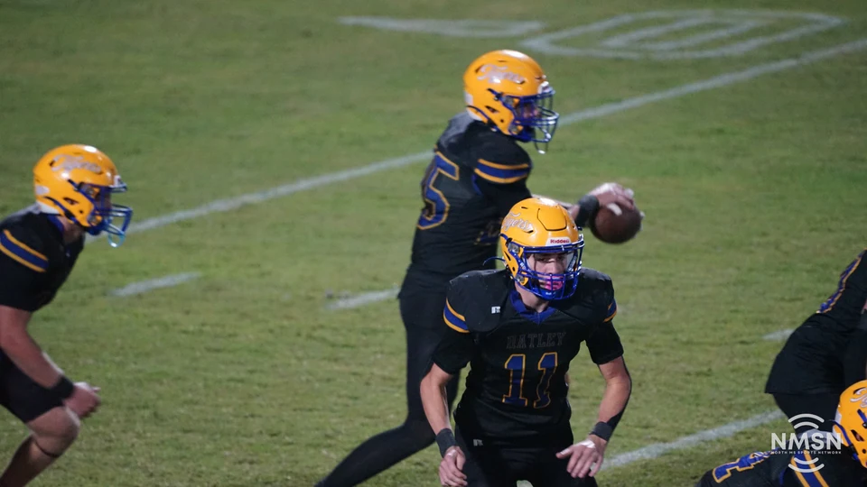 Hatley number 11 moves ahead of the play — Hamilton at Hatley, October 30, 2026. Photo: NMSN.
